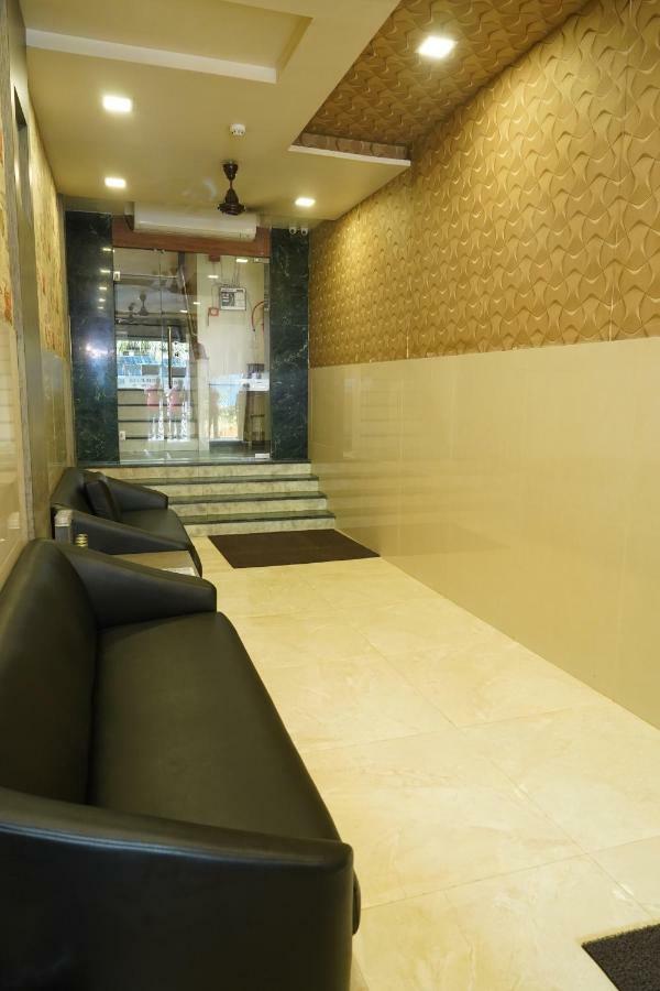 Sharda Residency Hotel Mumbai Bagian luar foto